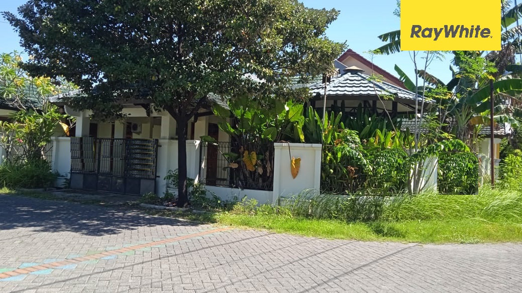 Rumah Hook di Karangan Mulya, Wiyung, Surabaya 