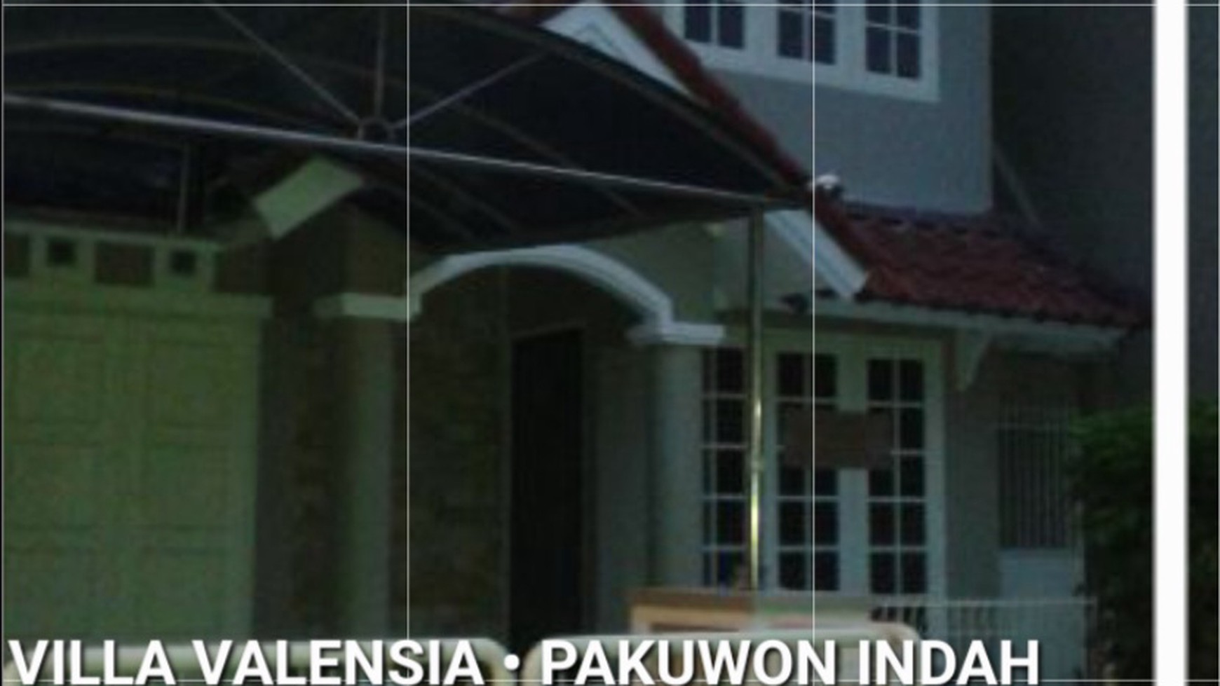 2 Man Rumah Pakuwon Indah Villa Valensia + Garasi Carport 2 mobil + SEMI Furnished Strategis dekat Pakuwon Mall, Supermall, PTC 