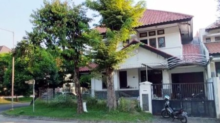 Rumah di Graha Family Surabaya Barat, SHM, Lokasi Strategis, Hook/Pojokan, HITUNG TANAH !!!