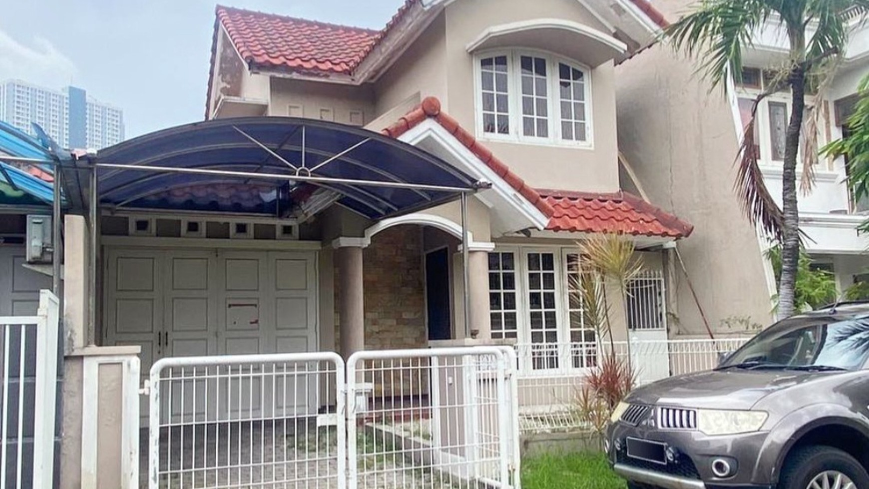 2 Man Rumah Pakuwon indah Villa Valensia  Strategis Dekat Pakuwon Mall,  Supermall,  PTC 