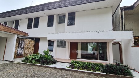 Rumah Mewah Semi Furnished di Hegarmaha, Bandung