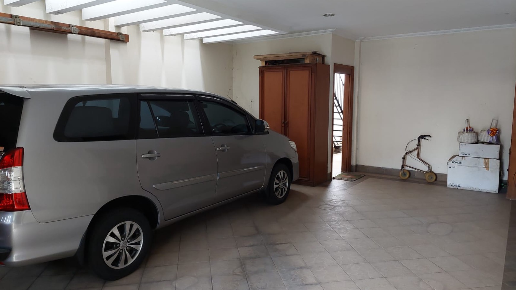 Rumah Asri Ancol Timur Ada Kolam Renang