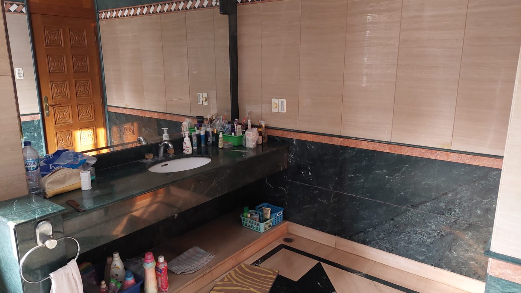 Rumah Asri Ancol Timur Ada Kolam Renang