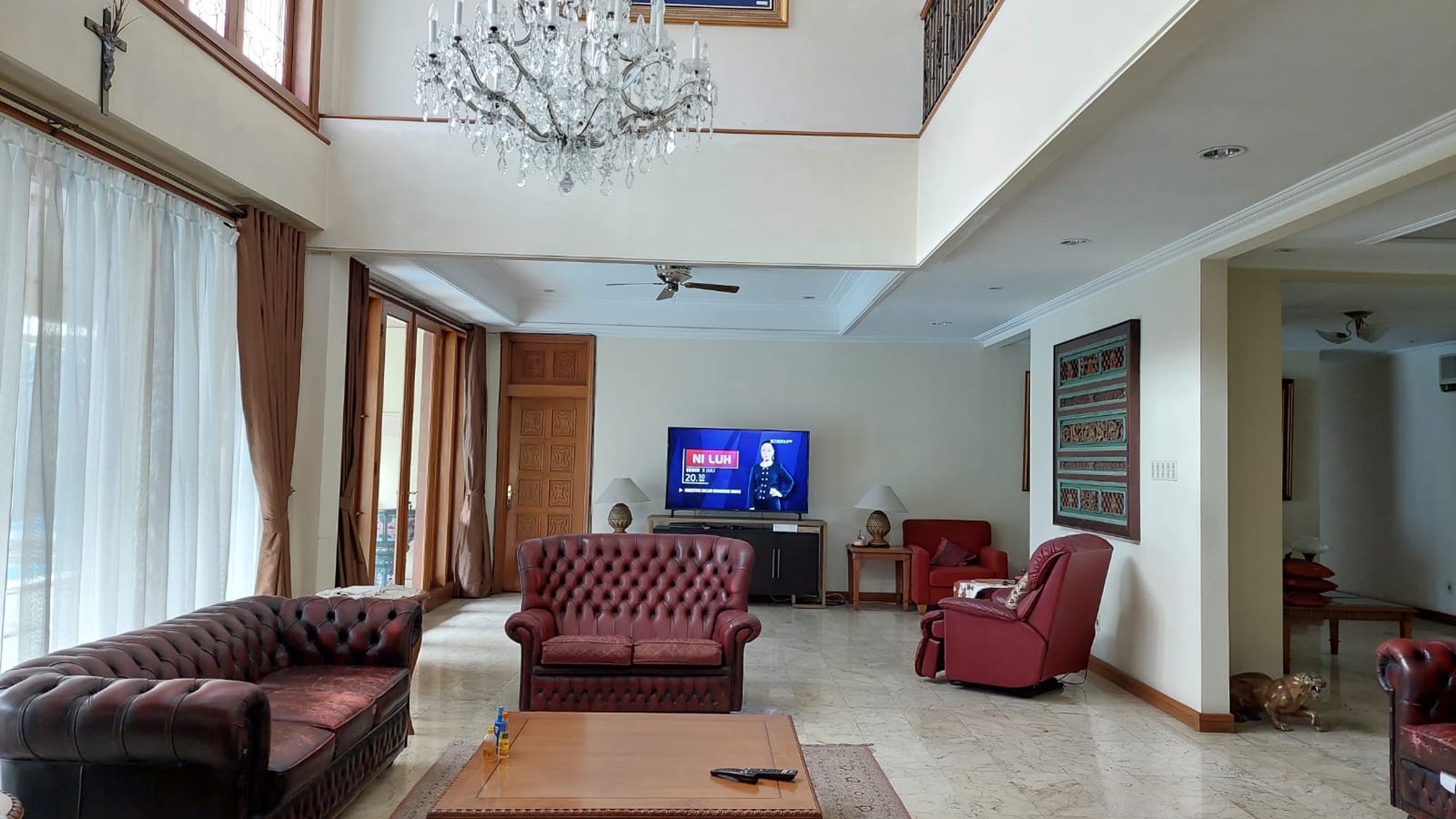 Rumah Asri Ancol Timur Ada Kolam Renang