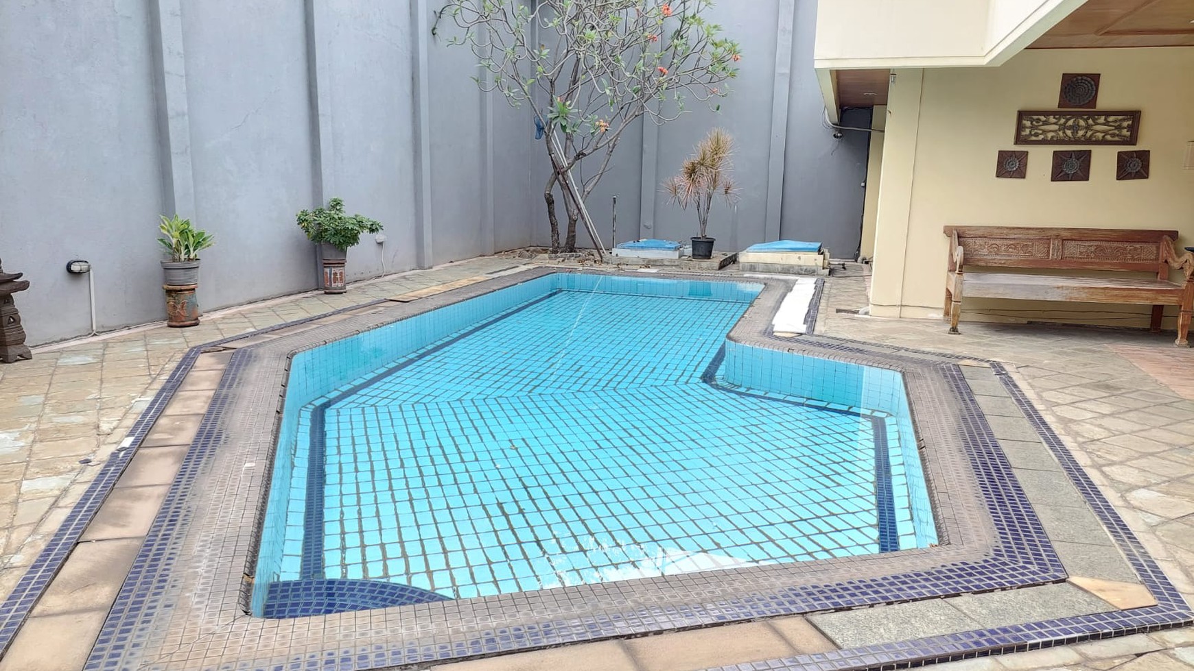 Rumah Asri Ancol Timur Ada Kolam Renang