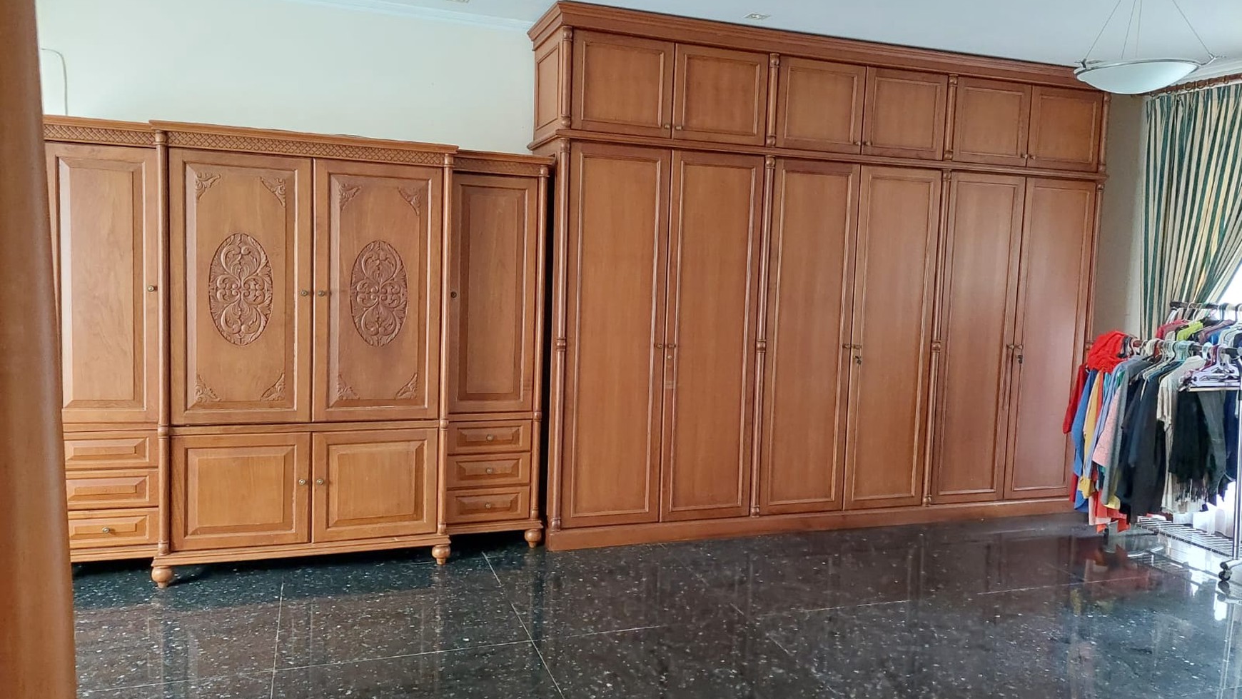 Rumah Asri Ancol Timur Ada Kolam Renang