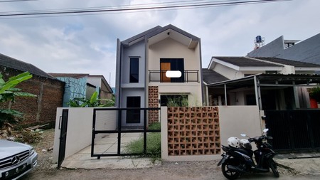 Rumah Asri 2 Lantai di jl Permata Inten, Bandung