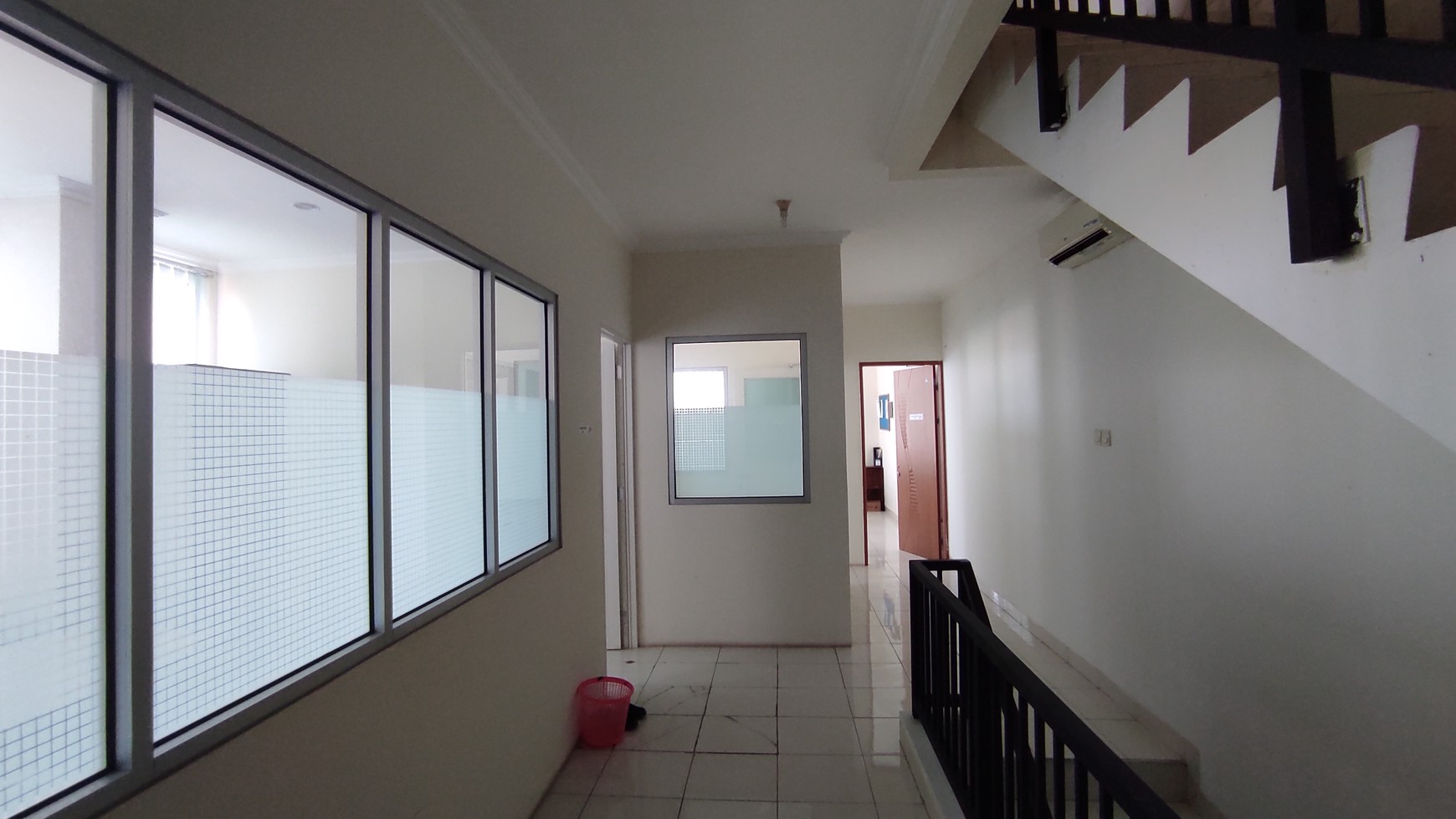 Dijual Ruko Hook 3 lantai Parkir Luas di Grand Wisata, Bekasi