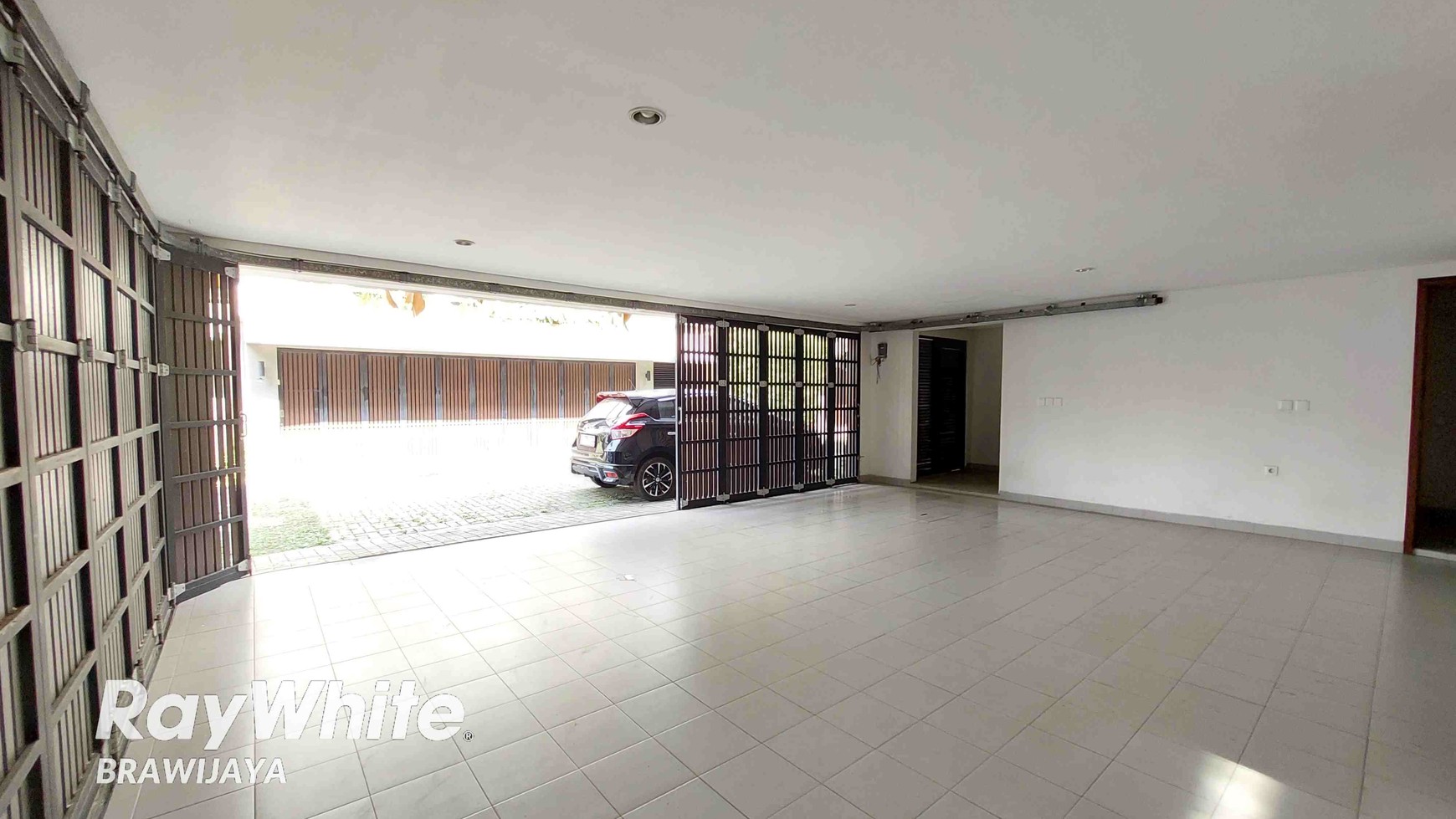 TOWNHOUSE DI CIPETE, DALAM CLUSTER, FURNISHED, PRIVATE POOL, 3 BR