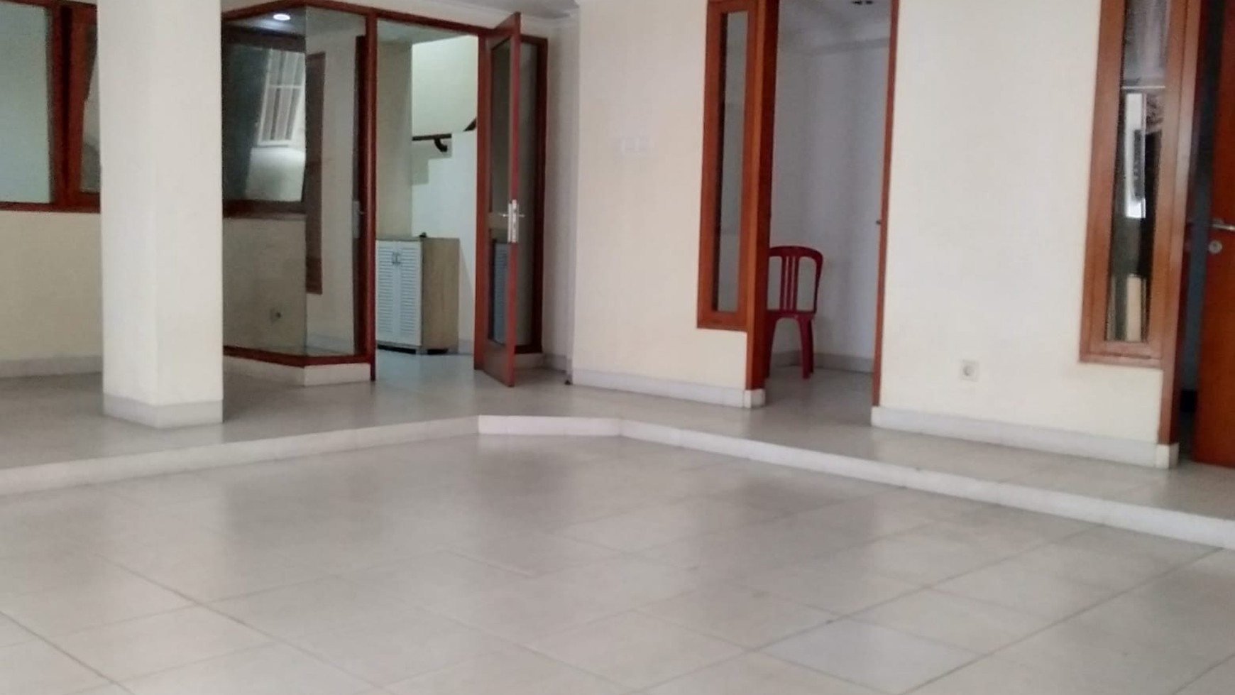 townhouse dengan kolam renang di area kemang