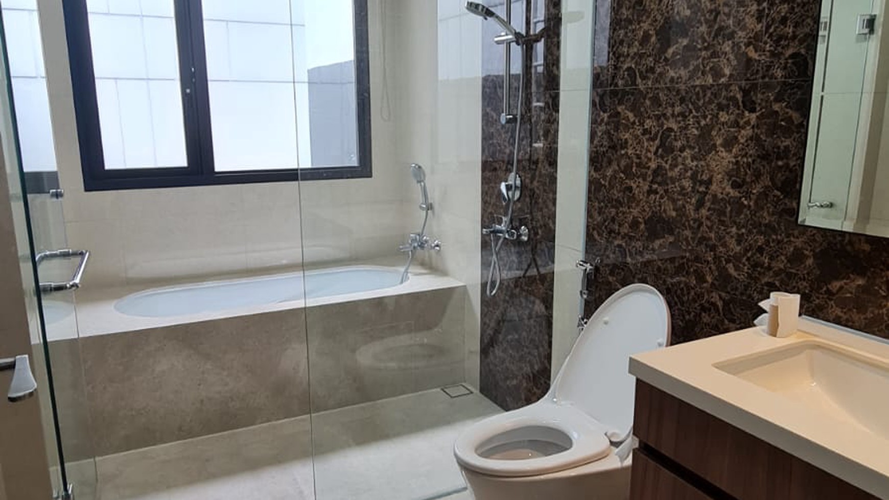 Unit Langka. Rumah Mewah Nava Park Lakewood, BSD