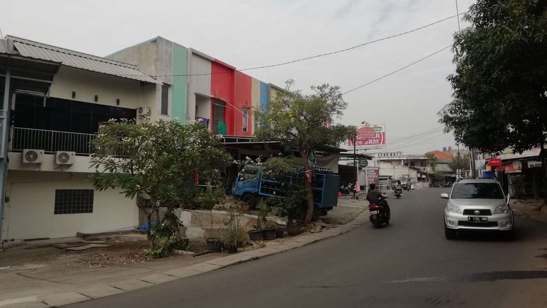 Rumah Lokasi Strategis Pinggir Jalan Raya dan Kawasan Ramai @Jl Ceger Raya