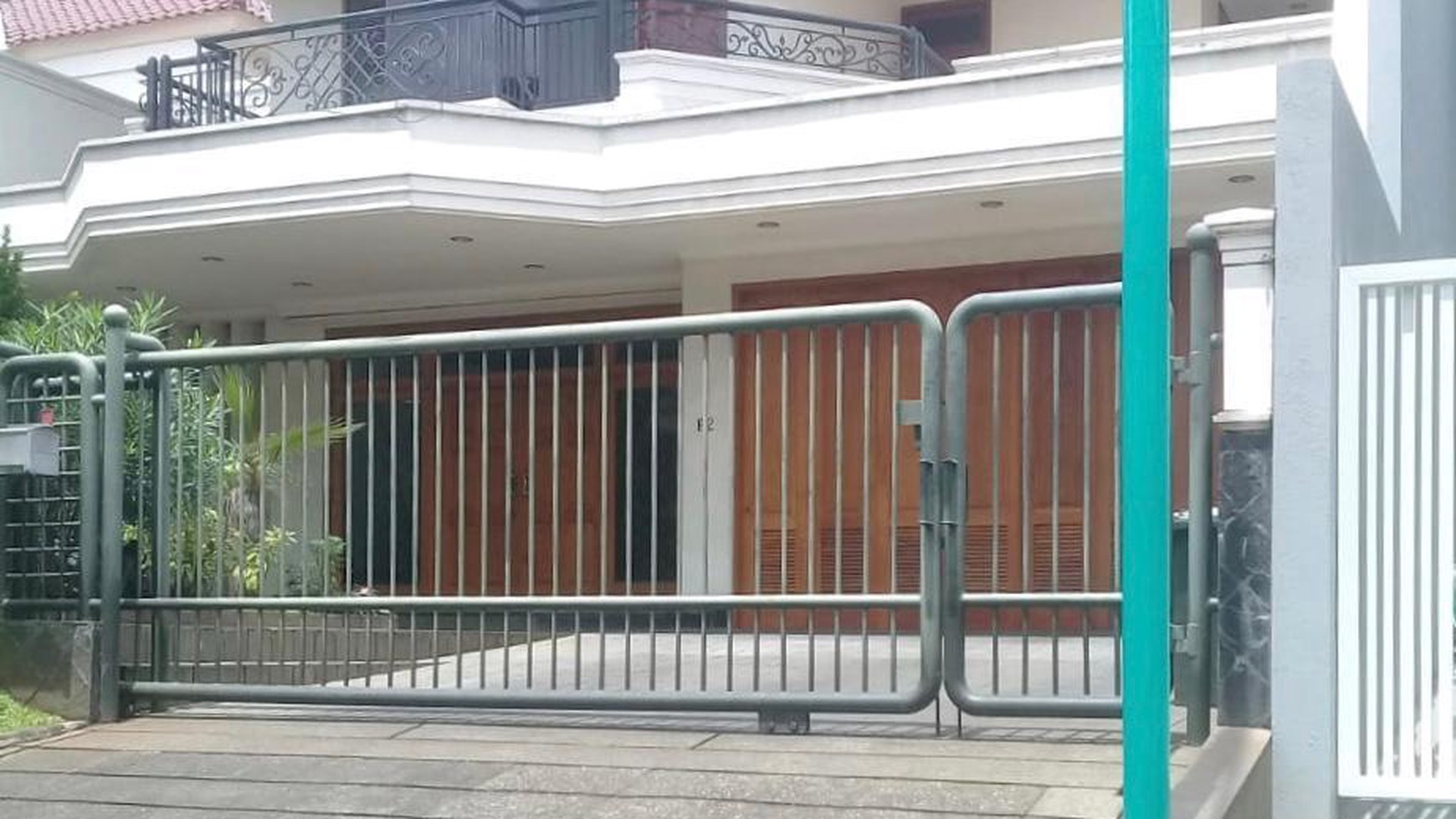 DIJUAL RUMAH DALAM KOMPLEK DI Jl KEMANG SELATAN