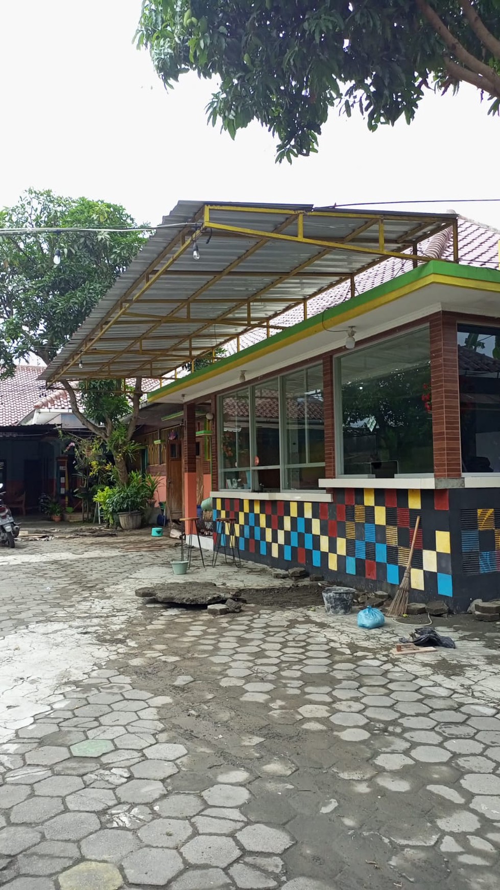 TANAH  LUAS + BANGUNAN RESTO DI POTORONO BANTUL 