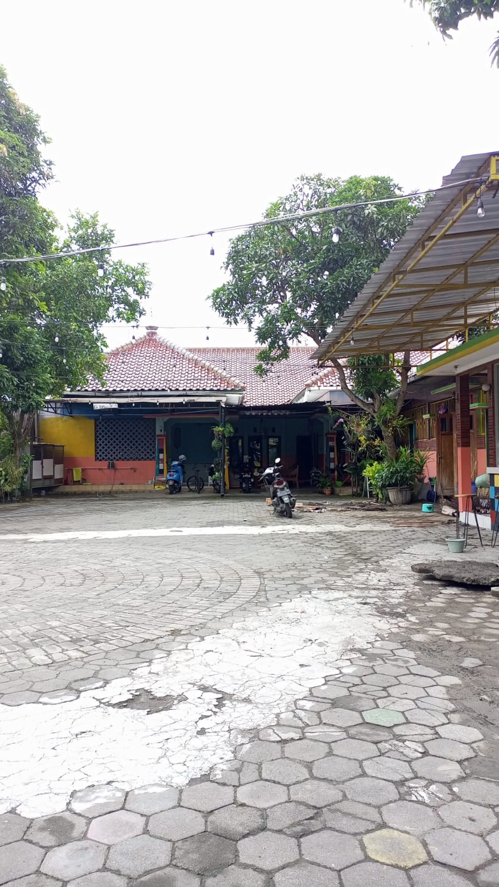 TANAH  LUAS + BANGUNAN RESTO DI POTORONO BANTUL 