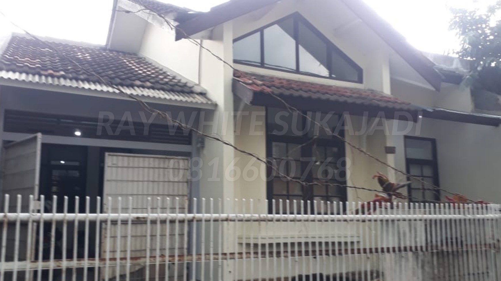 Di jual rumah siap huni Di komplek Bumi Kopo kencana