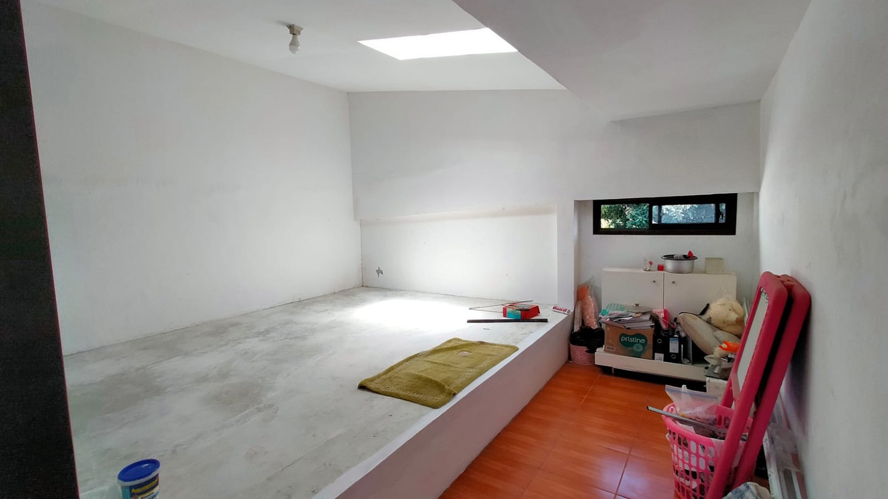 Rumah Asri Semi Furnished di Komplek Setra Duta, Bandung