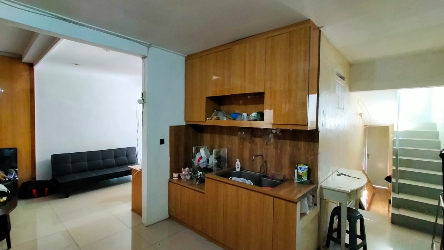 Rumah Asri Semi Furnished di Komplek Setra Duta, Bandung