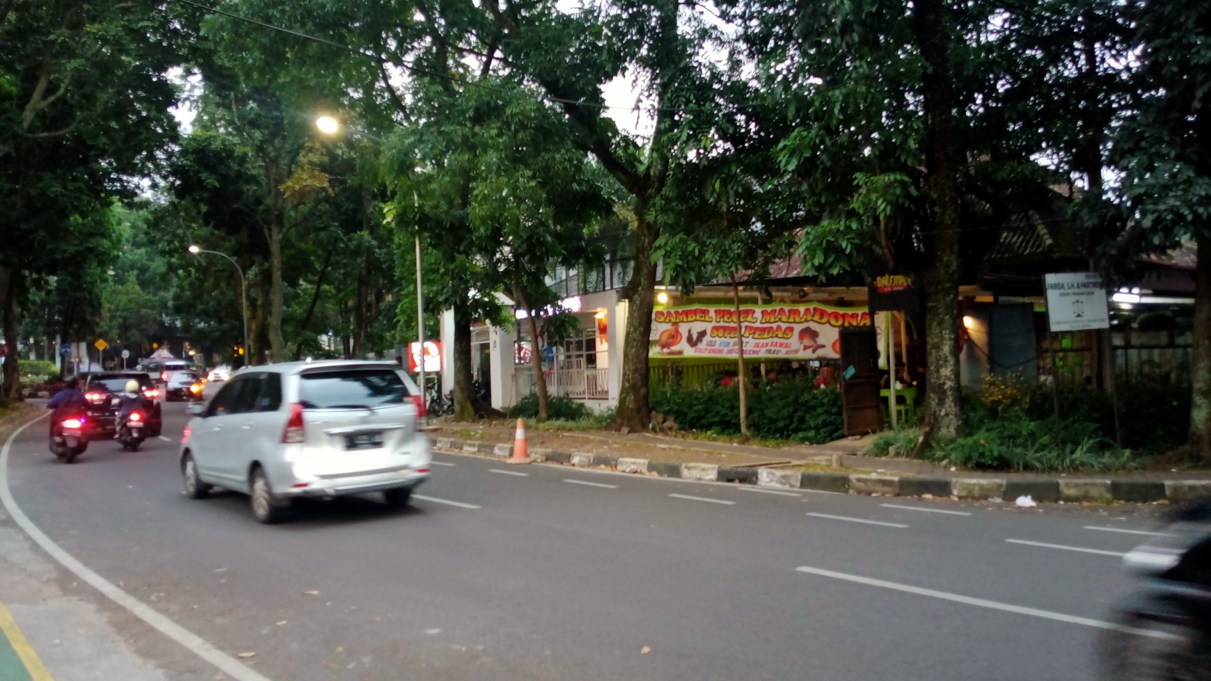 Rumah Mewah Classic di Sayap Dago, Bandung Kota