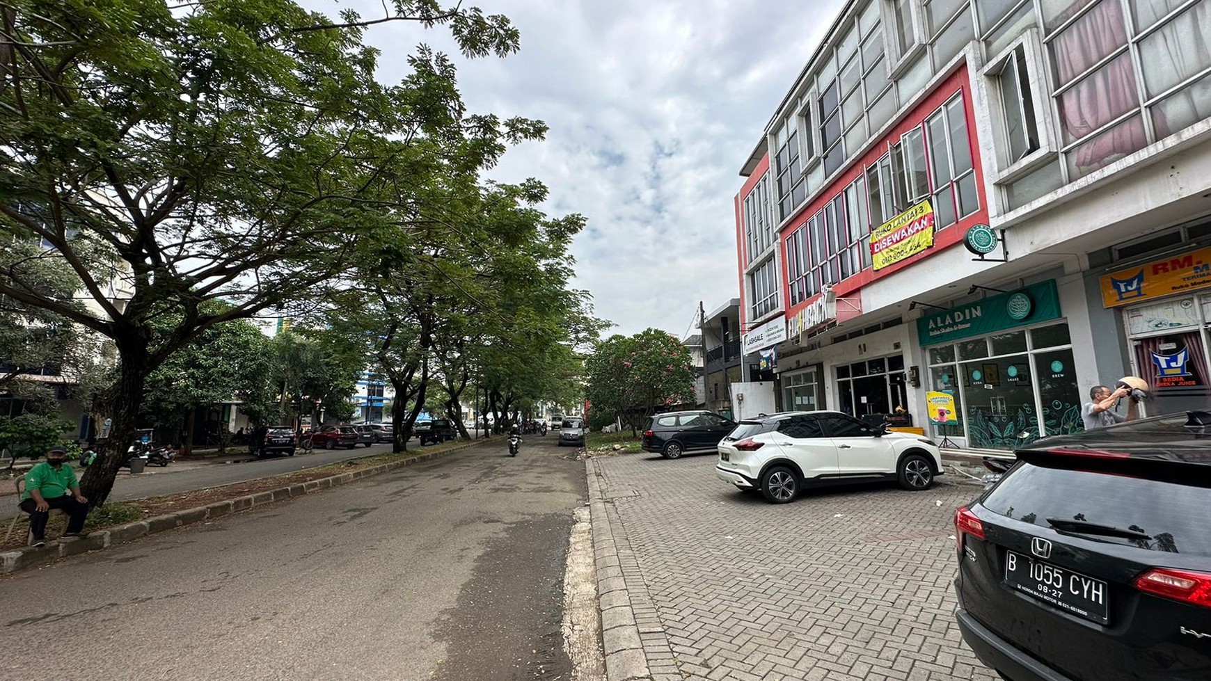 Dijual Ruko Gandeng Pinggir Jalan lokasi strategis di Modernland Cikokol Tangerang.