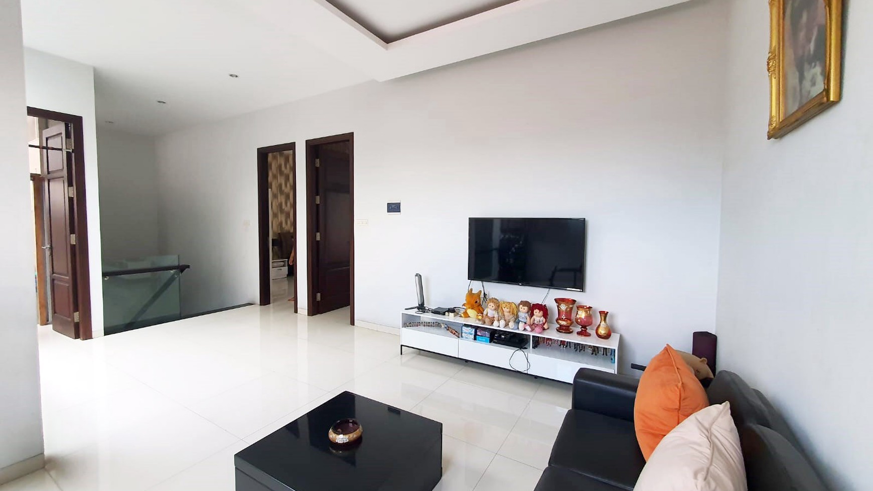 Rumah di Klampis Semolo Timur Surabaya, Minimalis, 2 Lantai, Siap Huni, Lokasi Jalan Raya Kembar