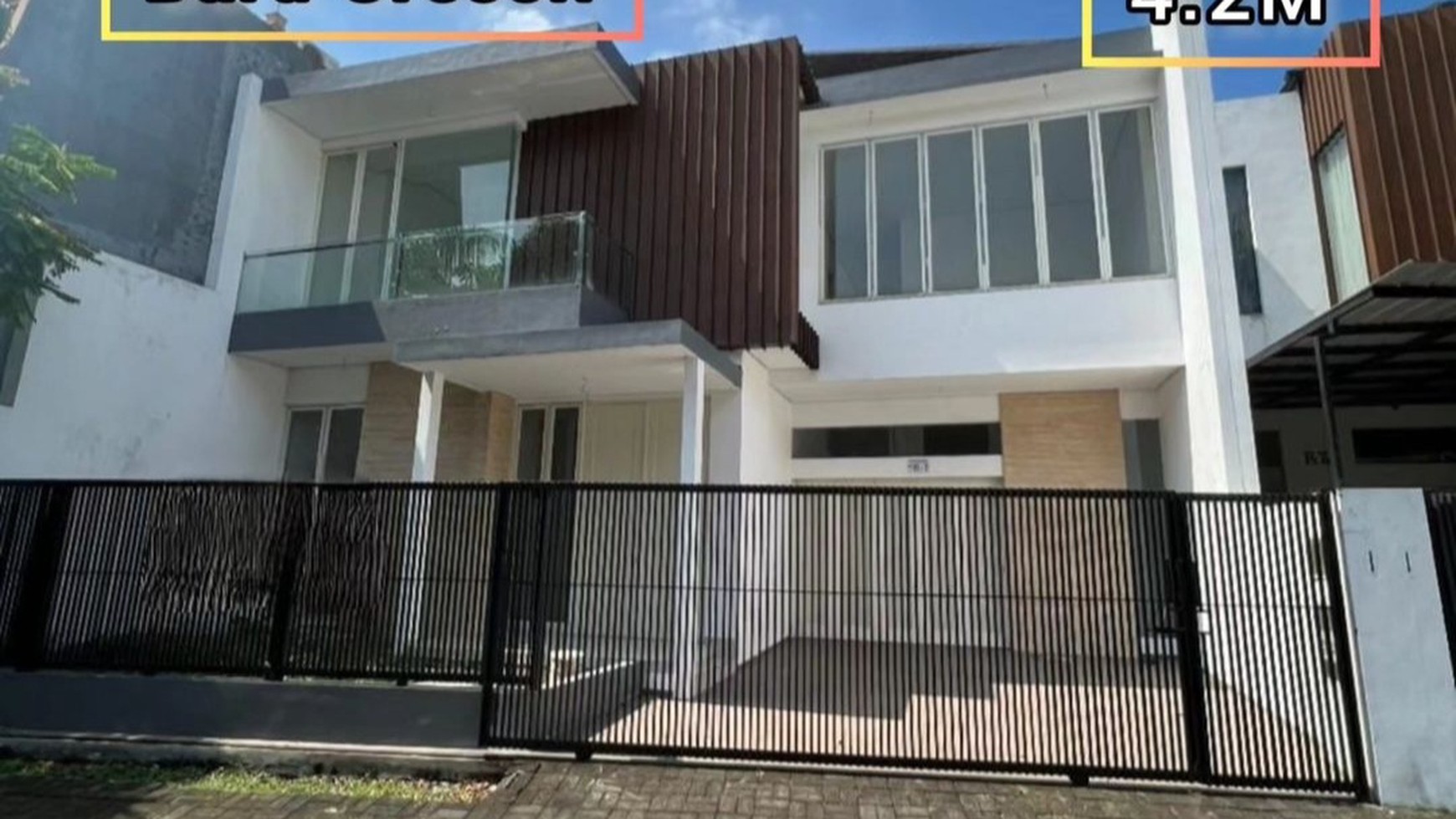 Dijual Rumah Mewah Villa Valensia Pakuwon Indah Surabaya Barat