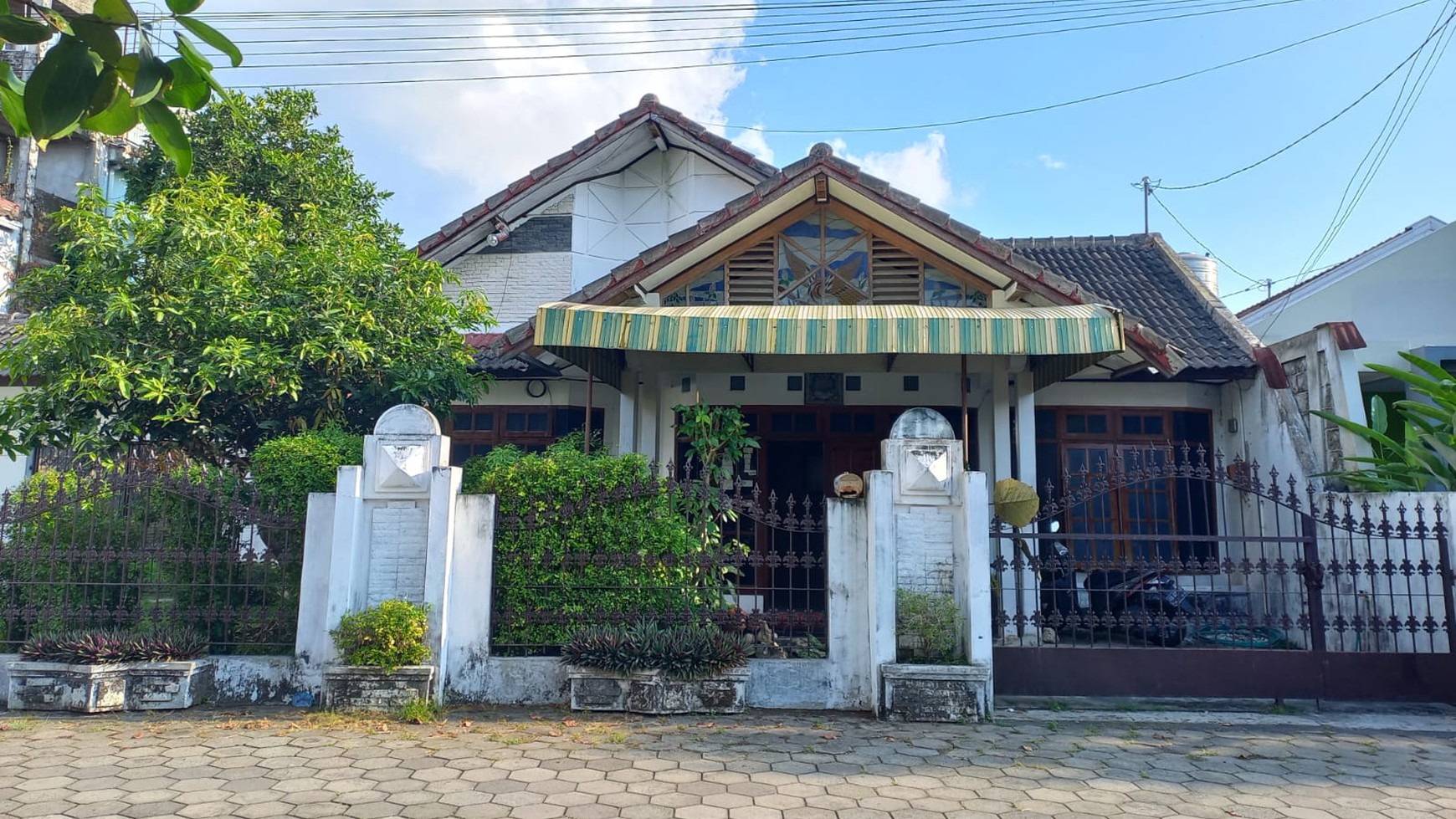 Rumah Dengan Halaman Luas Lokasi Strategis Di Jl Bener, Tegalrejo, Yogyakarta