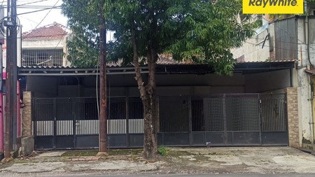 Rumah di Raya Ngagel Madya, Surabaya 