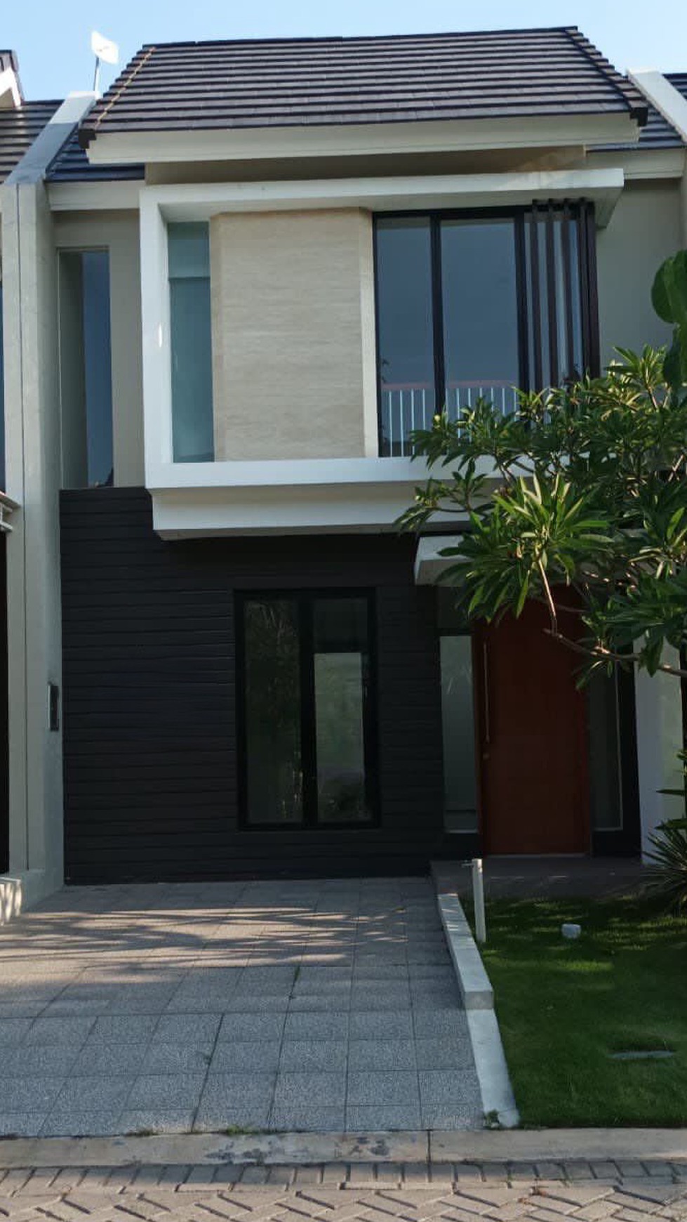 Dijual Rumah BU North West Lake 1M Citraland Surabaya