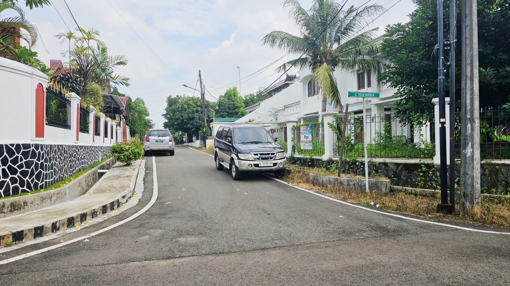 Rumah Bagus Di Jl Teluk Bayur Duren Sawit Jakarta Timur