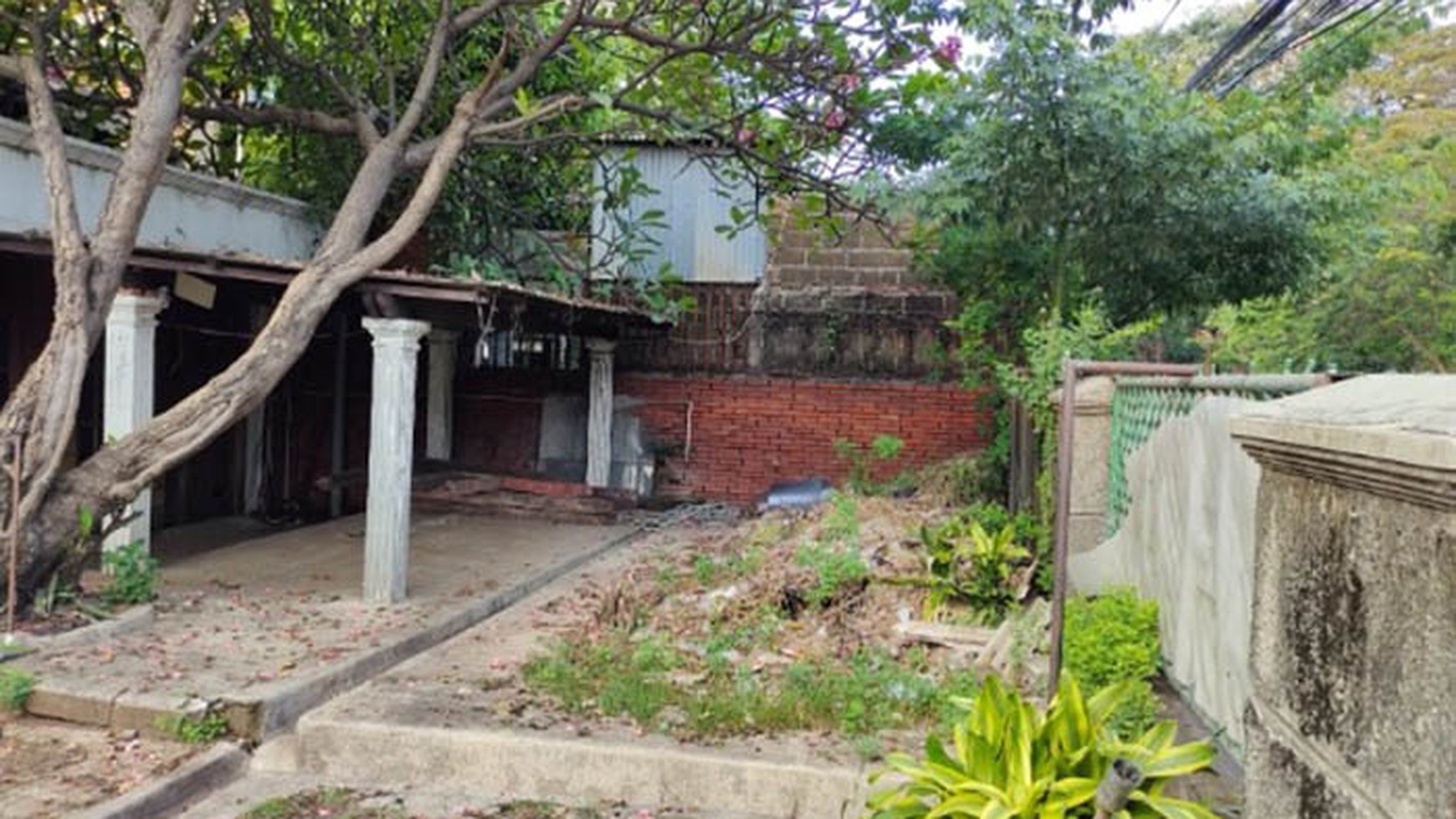 Rumah Tua Jl Bangunan Barat, Kayu Putih