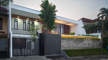 Rumah. Luxury, Bagus, siap huni di Semarang