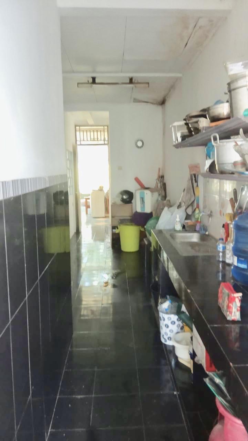 Rumah Tua Semi Furnish, Halaman Luas, dan Hunian Nyaman @Perkici, Bintaro