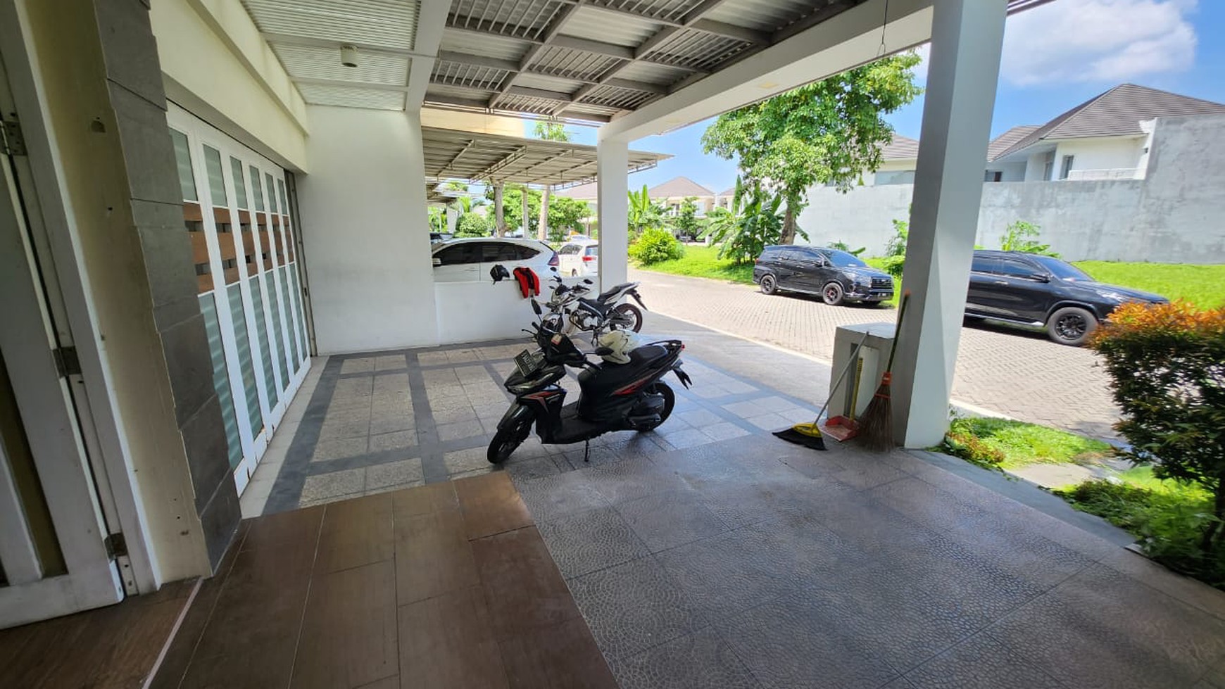 Dijual Rumah Royal Residence Ada Kolam renang Surabaya Barat