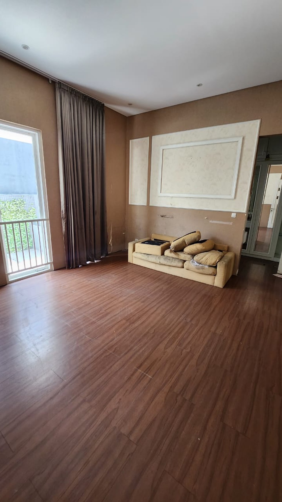 Dijual Rumah Royal Residence Ada Kolam renang Surabaya Barat