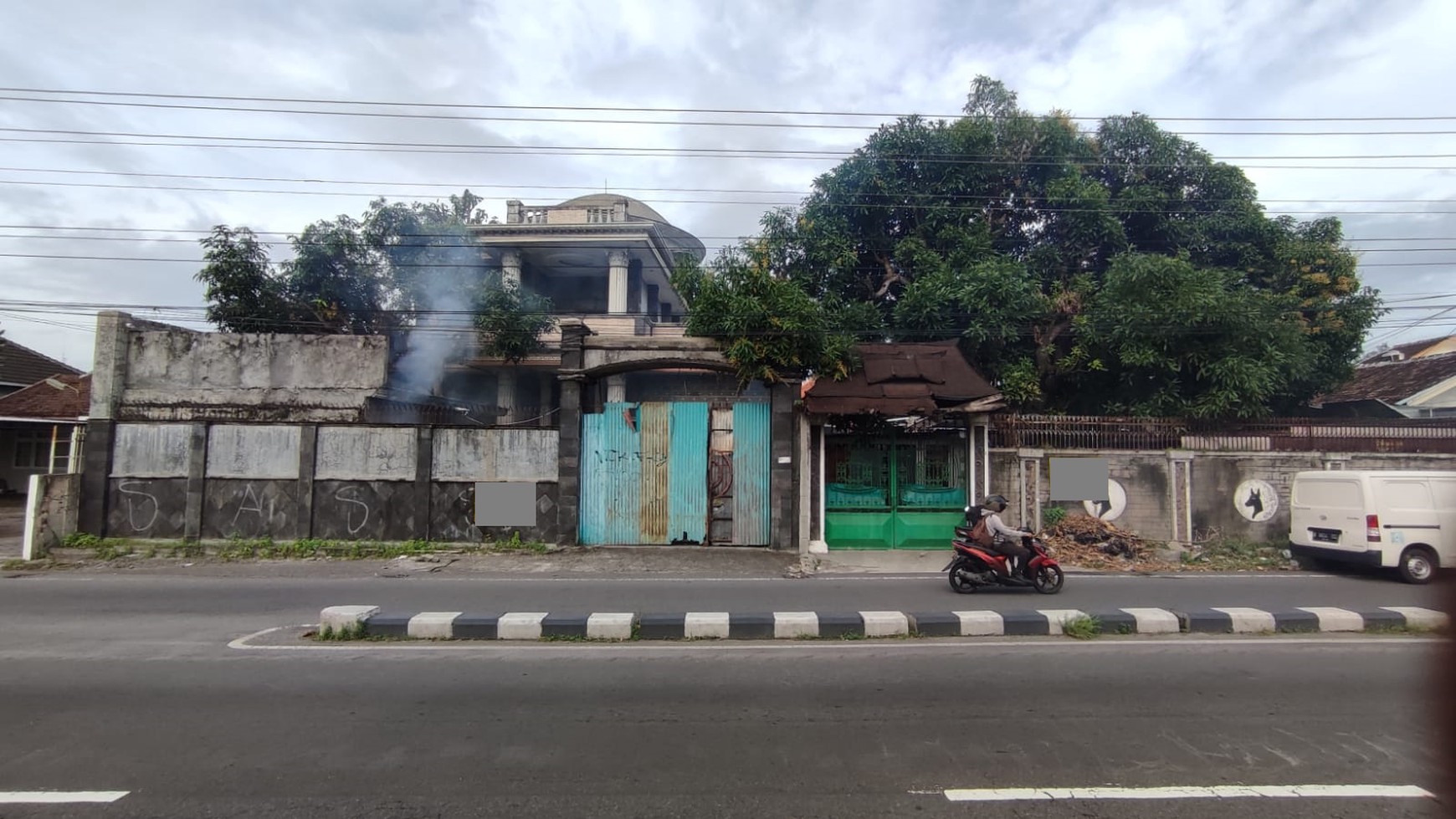BANGUNAN MULTIFUNGSI 3 KAMAR, DI JL RAYA RINGROAD TIMUR, SLEMAN