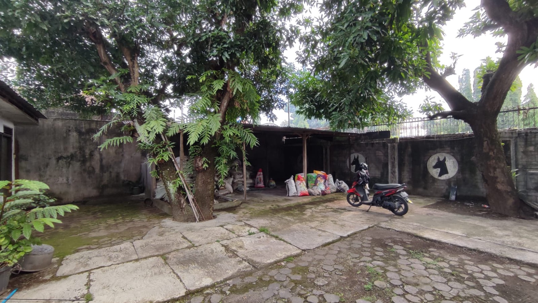 BANGUNAN MULTIFUNGSI 3 KAMAR, DI JL RAYA RINGROAD TIMUR, SLEMAN