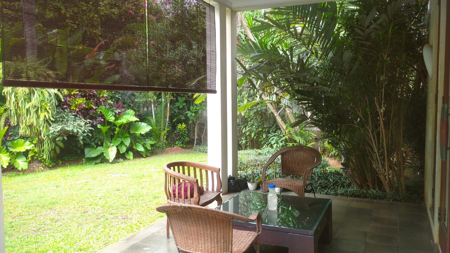 RUMAH MEWAH DIKEMANG DENGAN SWIMMING POOL 