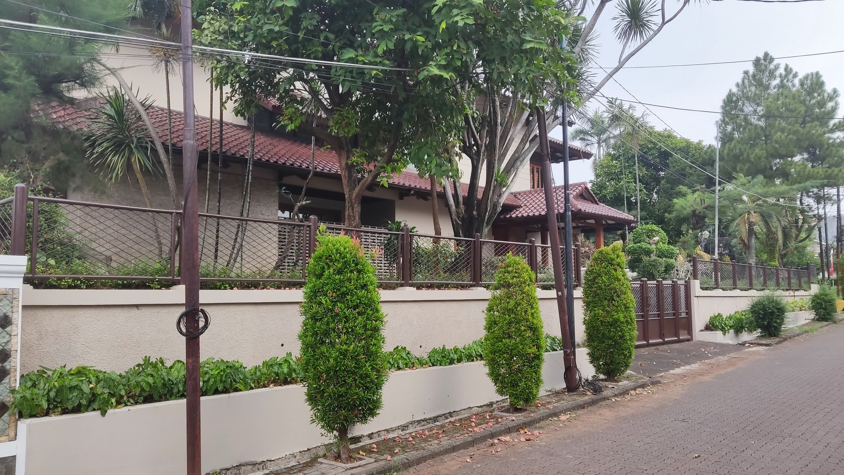 Dijual Rumah Bagus dan Asri  Kompleks Perumahan Lebak Bulus