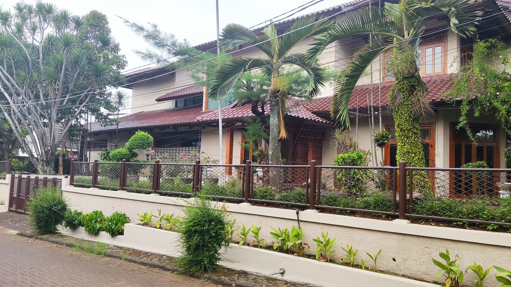 Dijual Rumah Bagus dan Asri  Kompleks Perumahan Lebak Bulus