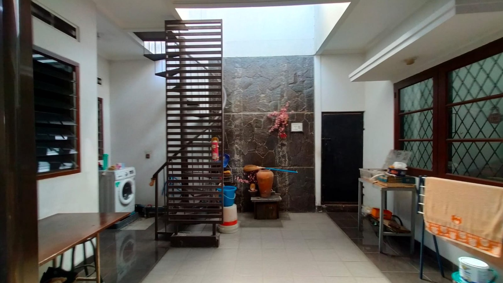 Rumah Asri Semi Furnished di Tengah Kota Bandung