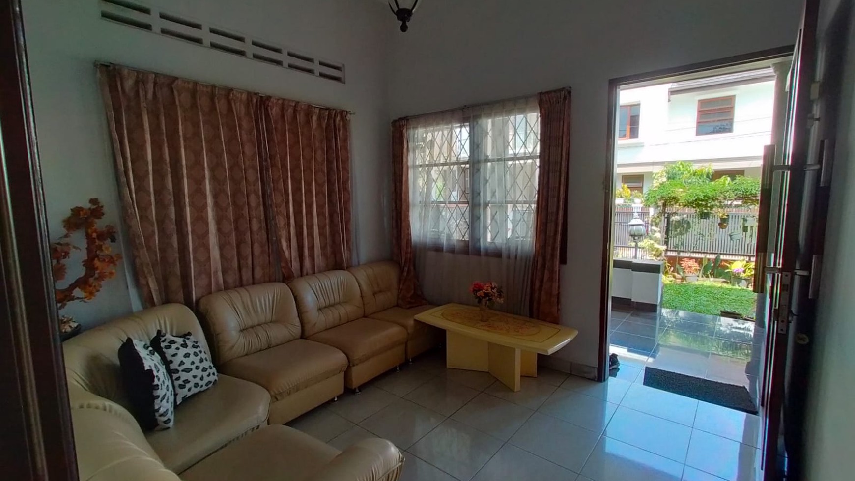 Rumah Asri Semi Furnished di Tengah Kota Bandung