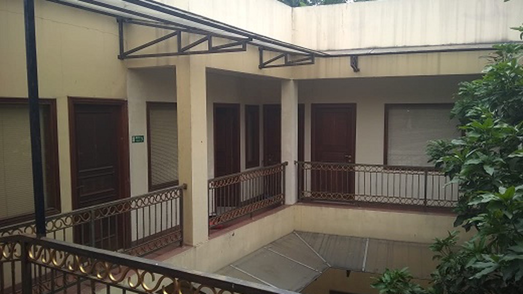 Gedung/ Kantor di Jalan Raya RM Haryono Ragunan Jakarta Selatan, SHM