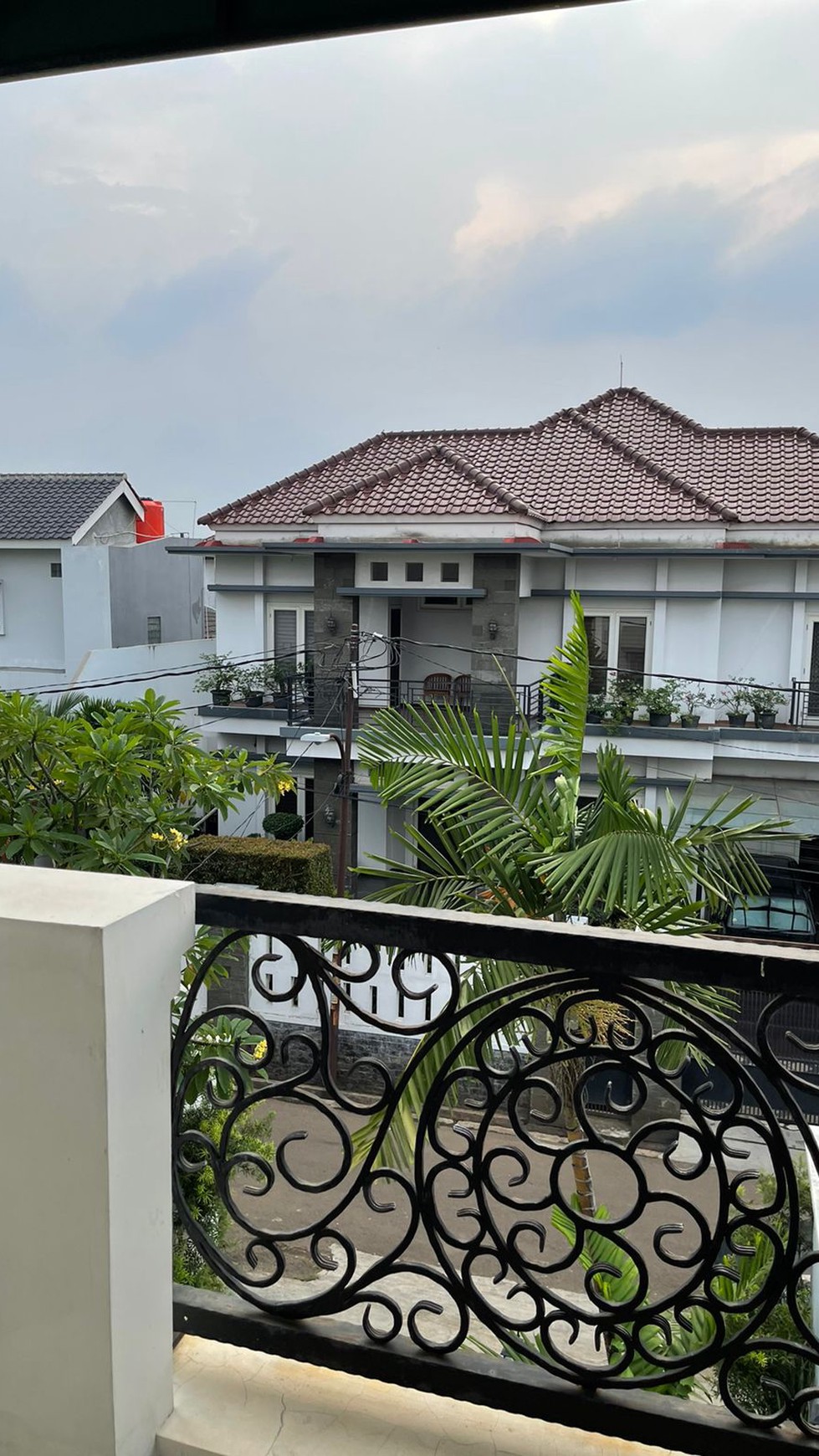 Rumah Cantik,Bagus,3 lantai di kesehatan DKI Jakarta selatan..