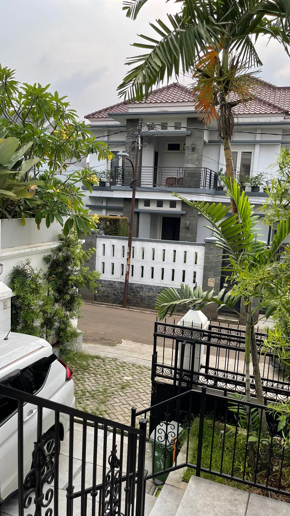 Rumah Cantik,Bagus,3 lantai di kesehatan DKI Jakarta selatan..