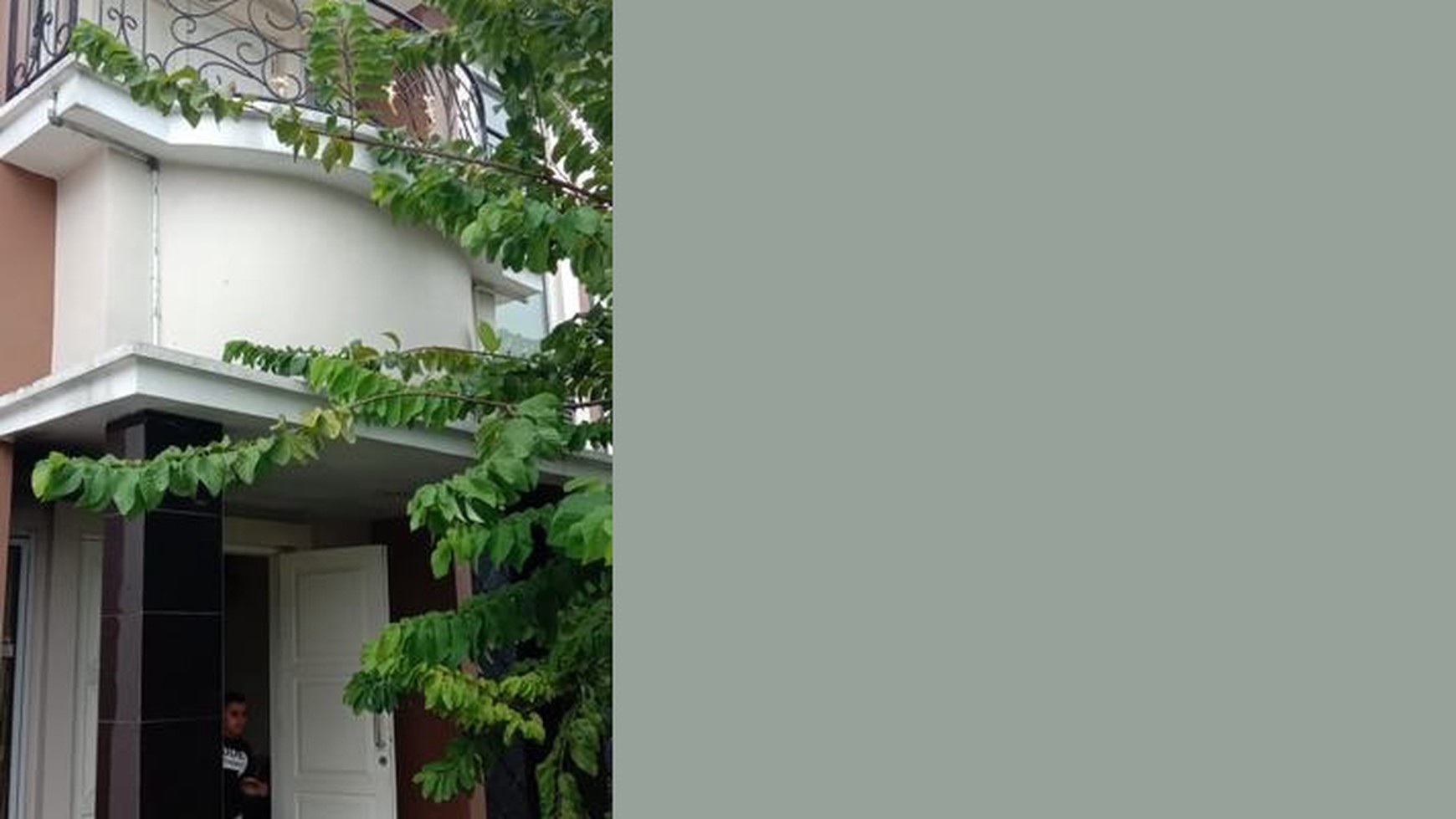 Rumah De Latinos BSD City, Boulevard, Strategis Dekat Toll Jorr BSD City