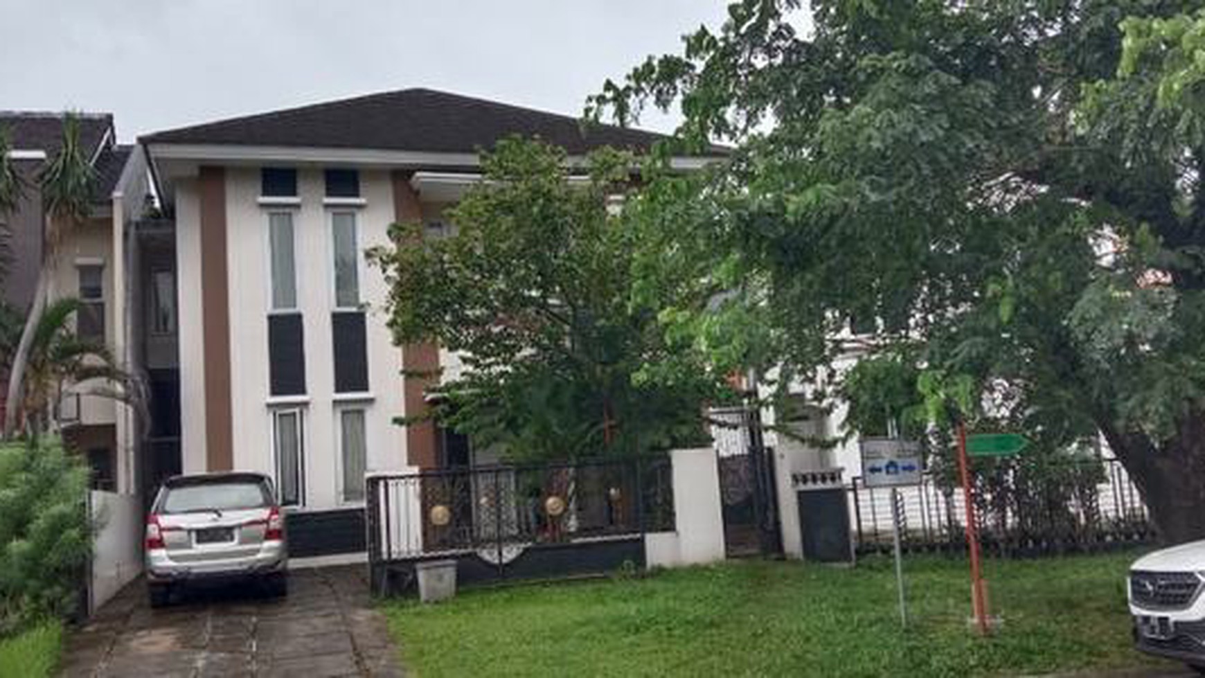 Rumah De Latinos BSD City, Boulevard, Strategis Dekat Toll Jorr BSD City