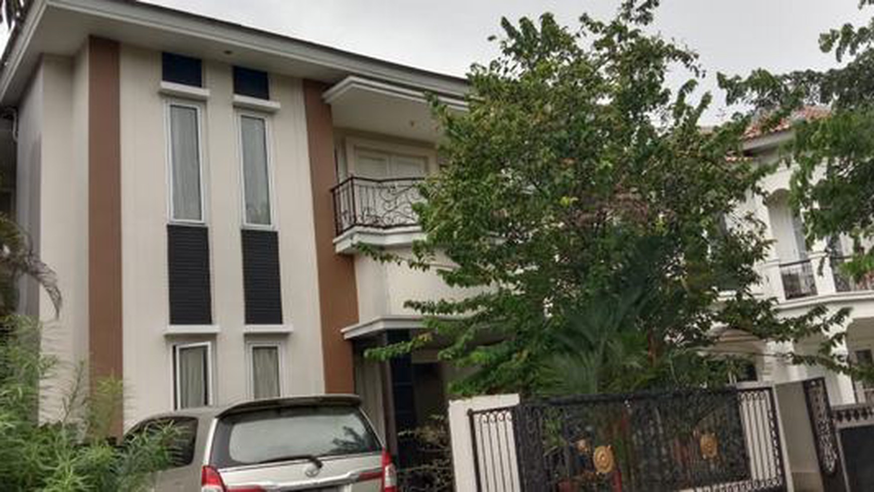 Rumah De Latinos BSD City, Boulevard, Strategis Dekat Toll Jorr BSD City