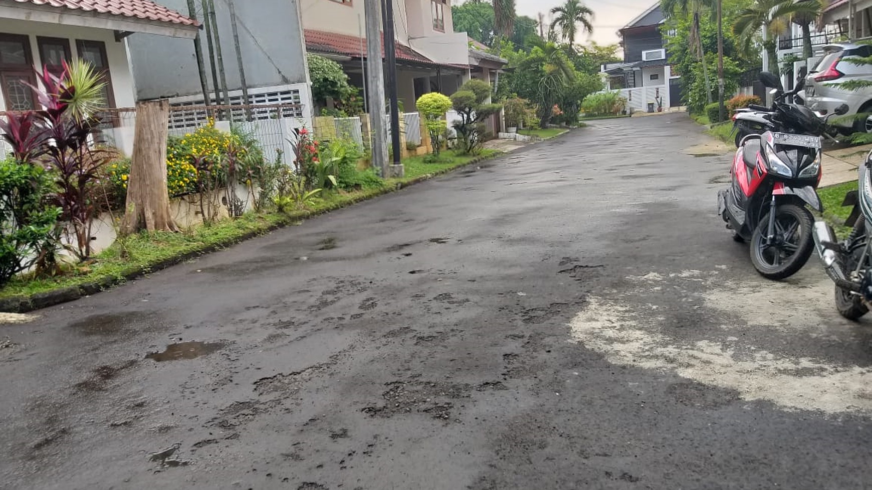 Dijual Rumah Murah,jalan lebar di Bintaro Jaya sektor 9.