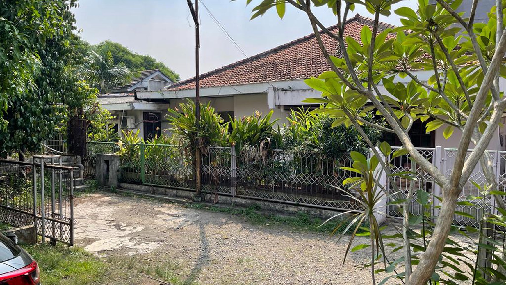 Kavling luas 1954 di Bintaro Tanah Kusir, Jakarta Selatan.